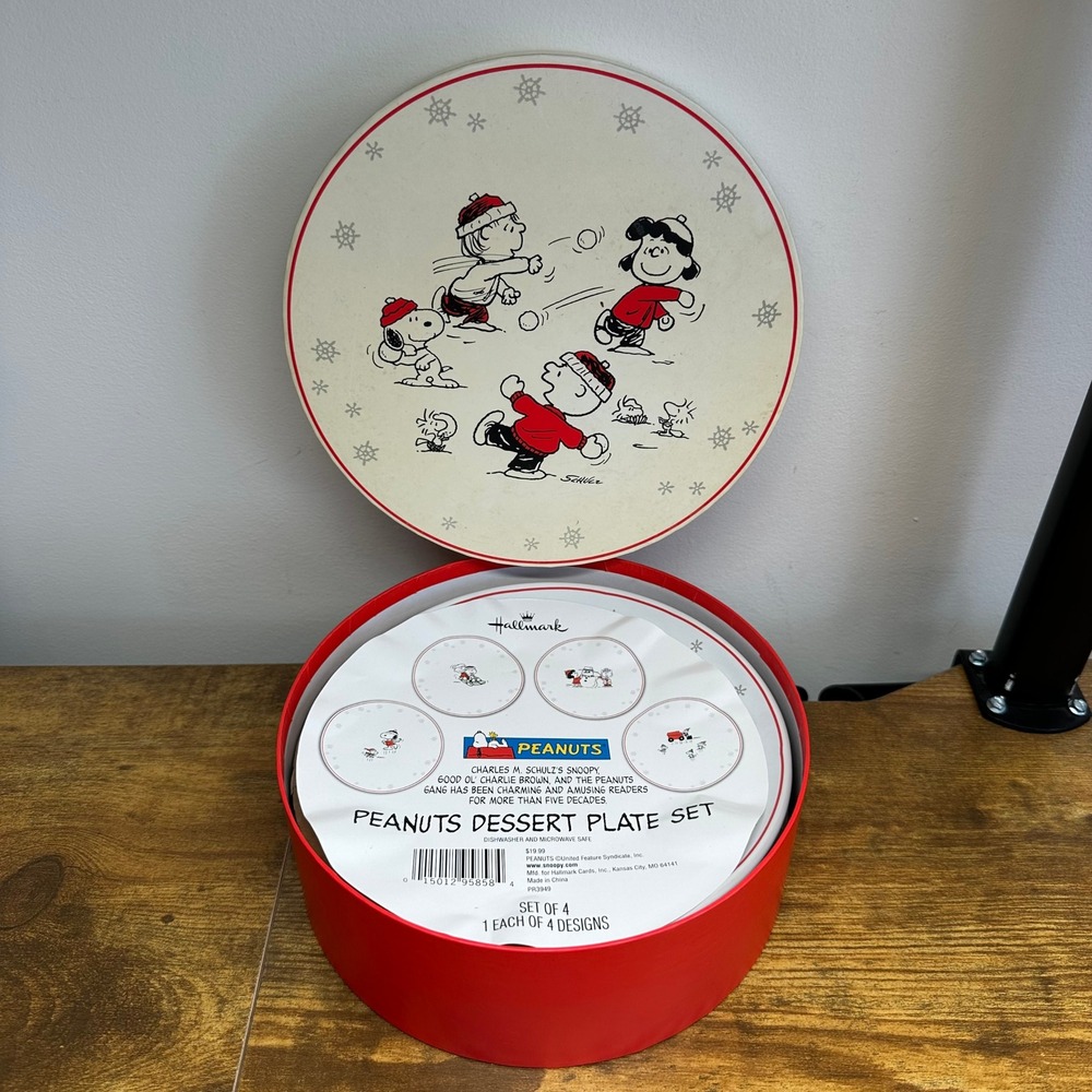 Hallmark Peanuts Snoopy Christmas Dessert Plate Set of 3 Winter Scenes Box READ